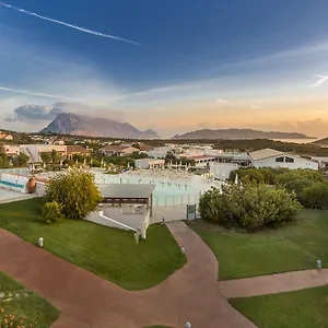 https://resort-grande-baia.in-sardinia.net